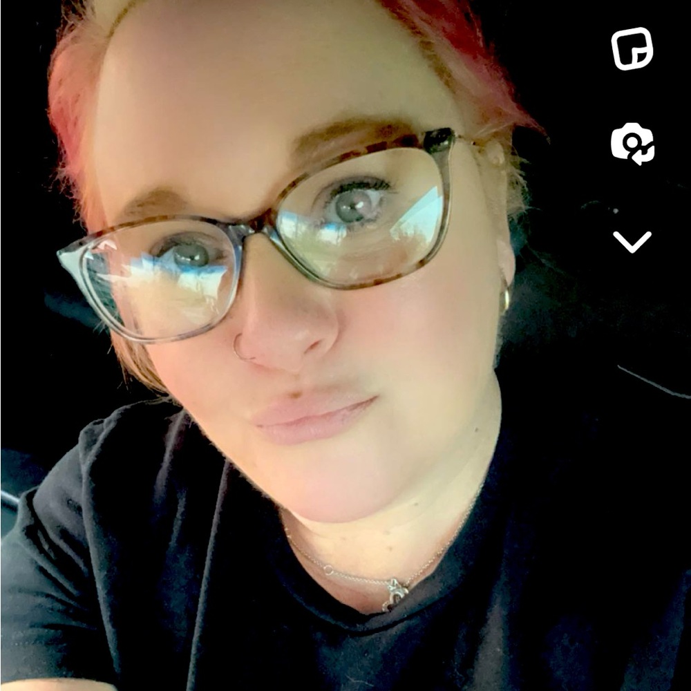 Meet your Posher, Dana